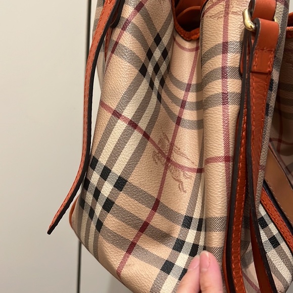 100% authentic burberry tote - Picture 3 of 3